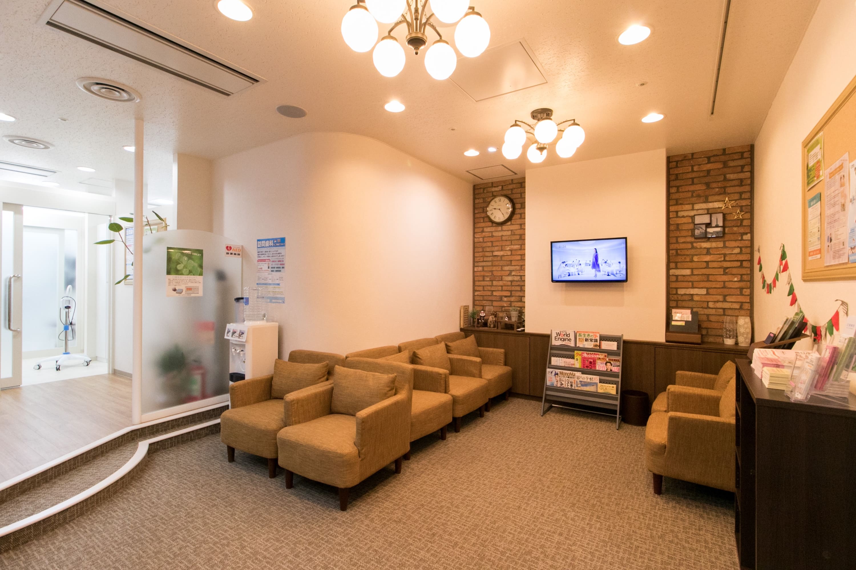 池下さくら歯科の明るく清潔な待合室